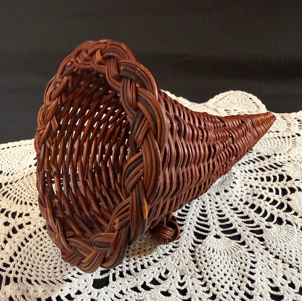 Vintage Wicker Horn of Plenty Cornucopia Hanging Fall Thanksgiving Decor